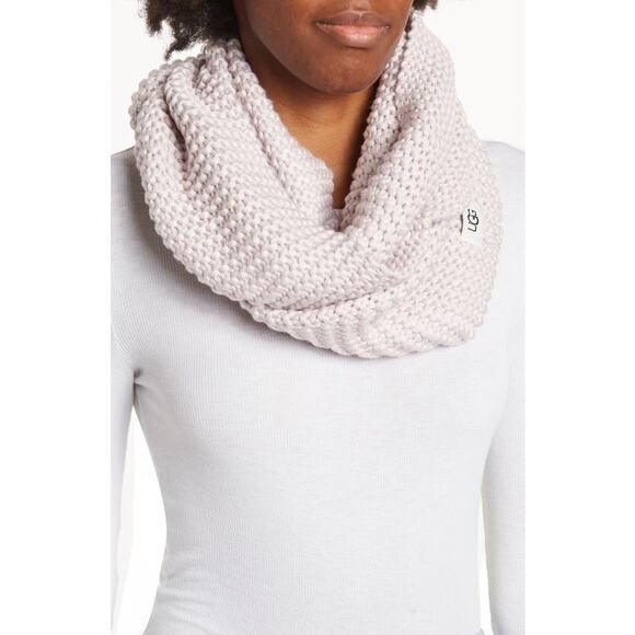 UGG -NWT- Wool Blend Chunky Knit Ivory White Infinity Scarf - Picture 1 of 7